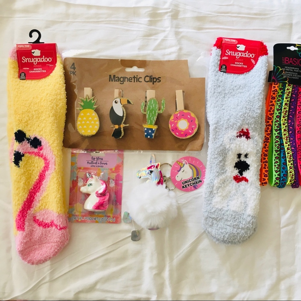 NWT SOCKS PINK YELLOW FUZZY FLAMINGO DOG UNICORN KEY CHAIN LIP GLO